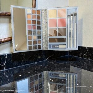 BCBGeneration Silver Sparkle Face Palette